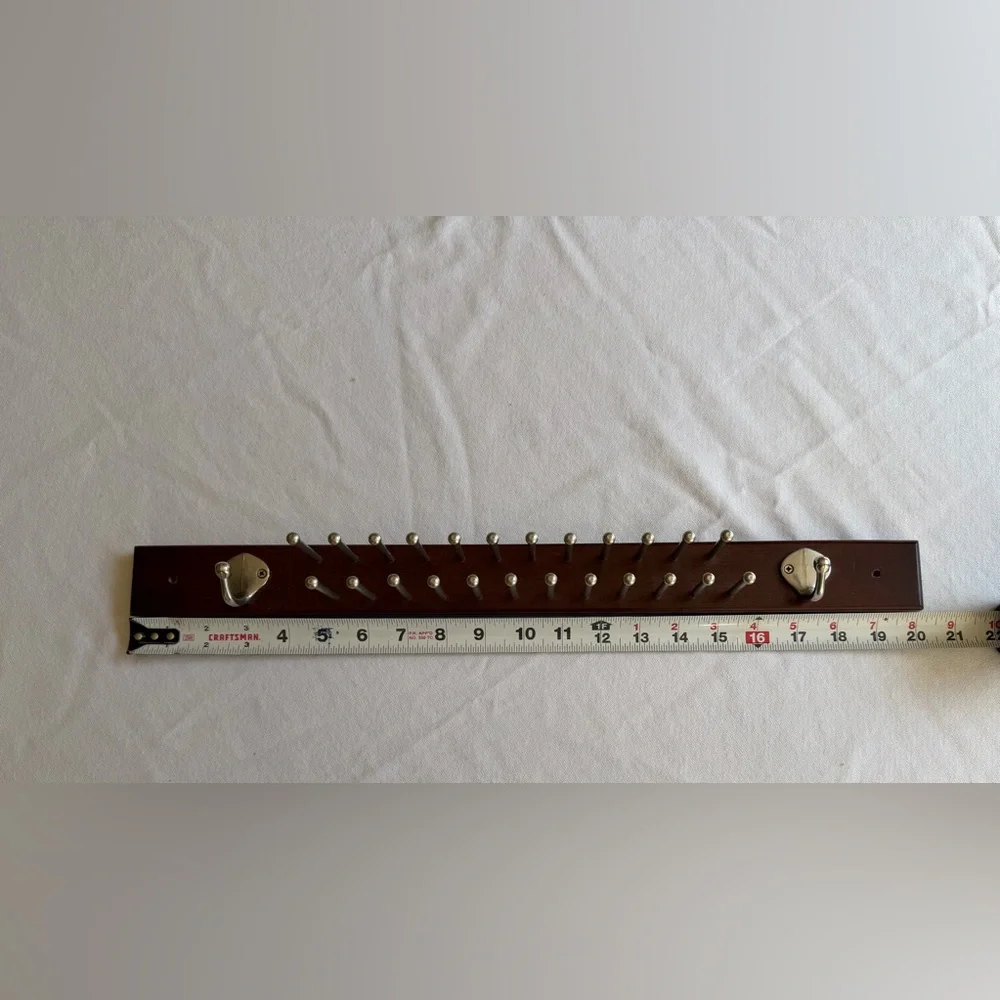 VTG Wood and Metal Wall Hook/Tie Rack, would also be cute as a jewelry holder